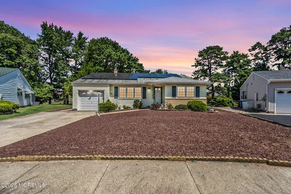 Property Slideshow image 2 of 33 | 113 edgewater ct, Toms River, NJ, 08757