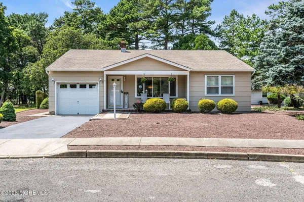 Property Slideshow image 2 of 50 | 49 dreyfus ct, Toms River, NJ, 08757