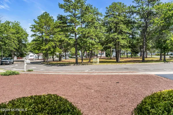 Property Slideshow image 3 of 50 | 49 dreyfus ct, Toms River, NJ, 08757