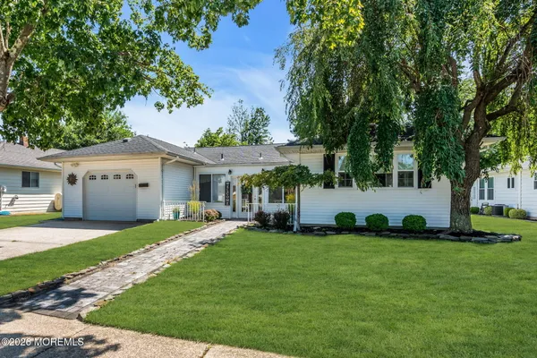 Property Slideshow image 2 of 38 | 315 curacao st, Toms River, NJ, 08757
