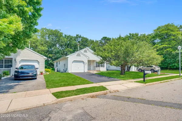 Property Slideshow image 2 of 27 | 29 woodchuck ln, Brick, NJ, 08724