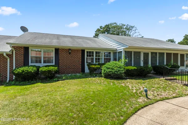 Property Slideshow image 2 of 33 | 933c thornhill ct, Lakewood, NJ, 08701