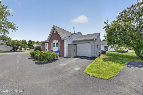 Property Slideshow image 3 of 44 | 33 carnaby close, Freehold, NJ, 07728