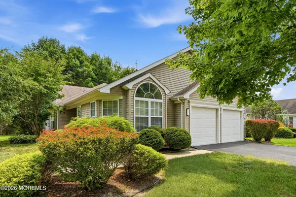 Property Slideshow image 2 of 47 | 39 valley stream ln, Lakewood, NJ, 08701