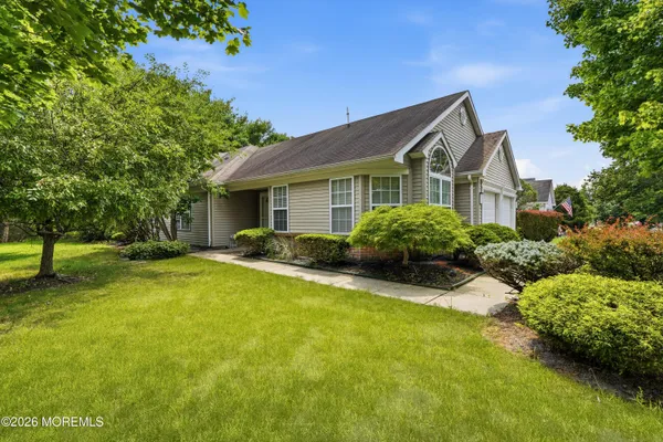 Property Slideshow image 3 of 47 | 39 valley stream ln, Lakewood, NJ, 08701