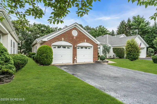 Property Slideshow image 2 of 65 | 14 dawnwinds ct, Lakewood, NJ, 08701