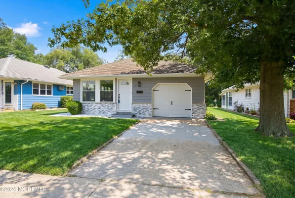 Property Slideshow image 3 of 51 | 76 mount fairweather ln, Toms River, NJ, 08753