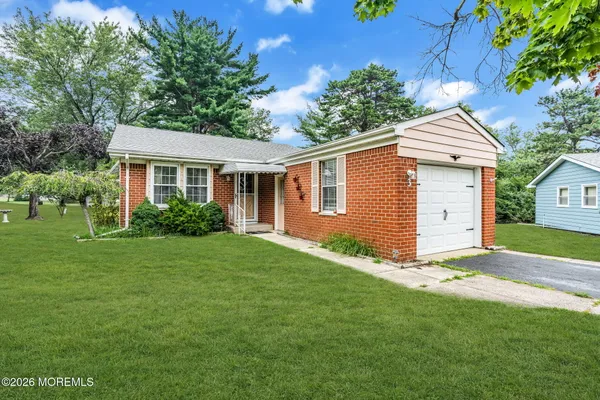 Property Slideshow image 2 of 31 | 3 lincoln ct, Manchester, NJ, 08759