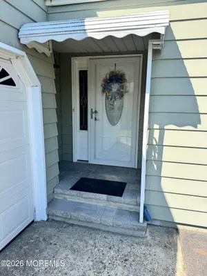 Property Slideshow image 2 of 23 | 33 corinth pl, Toms River, NJ, 08757