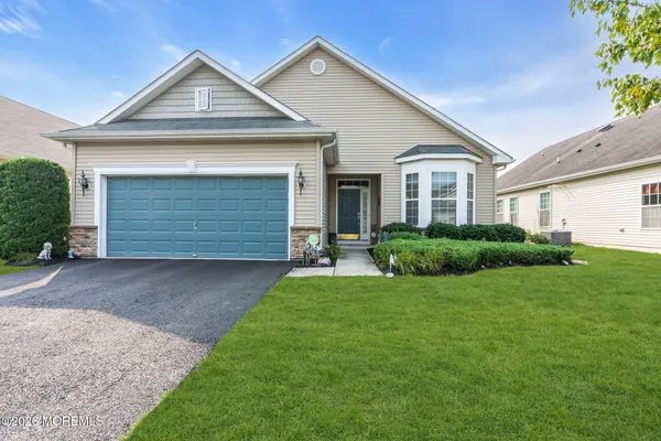 Property Slideshow image 3 of 45 | 44 eagle ridge cir, Lakewood, NJ, 08701