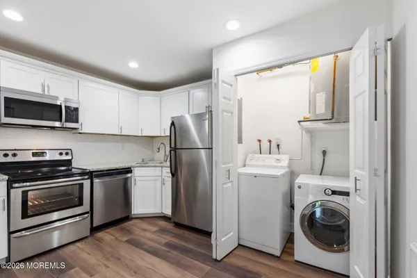 Property Slideshow image 3 of 20 | 130 amberly dr h, Manalapan, NJ, 07726