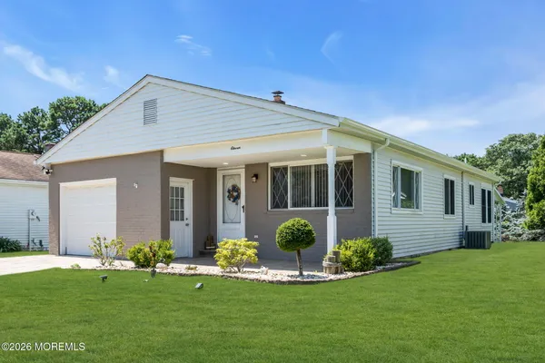 Property Slideshow image 2 of 32 | 11 burgess ct, Toms River, NJ, 08757