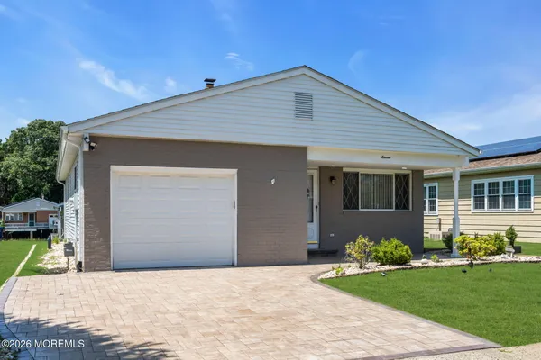Property Slideshow image 3 of 32 | 11 burgess ct, Toms River, NJ, 08757