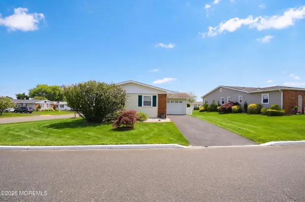 Property Slideshow image 3 of 47 | 27 tony ct, Brick, NJ, 08724