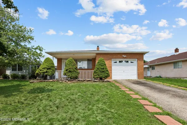 Property Slideshow image 3 of 23 | 15 spanish wells st, Toms River, NJ, 08757