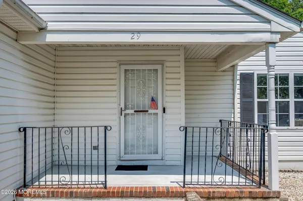 Property Slideshow image 3 of 27 | 29 woodchuck ln, Brick, NJ, 08724