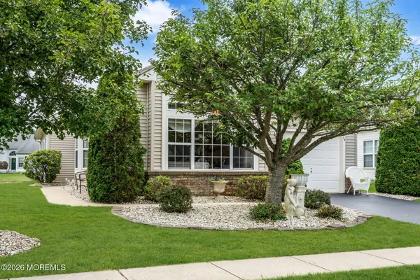 Property Slideshow image 3 of 53 | 44 kensington rd, Manchester, NJ, 08759