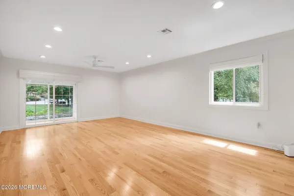 Property Slideshow image 3 of 24 | 10 medford ct, Red Bank, NJ, 07701