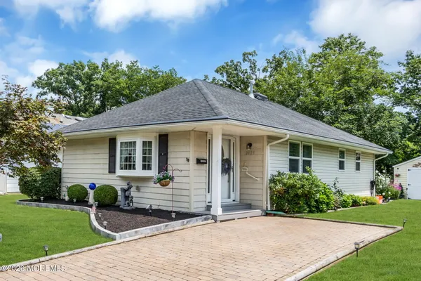 Property Slideshow image 3 of 24 | 2125 mount hope ln, Toms River, NJ, 08753