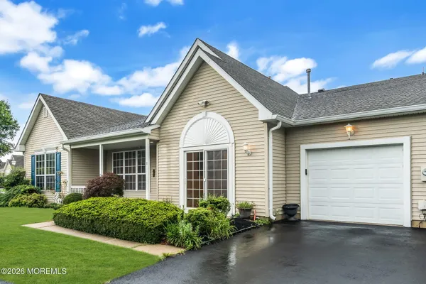 Property Slideshow image 2 of 34 | 11 deerchase ln, Lakewood, NJ, 08701