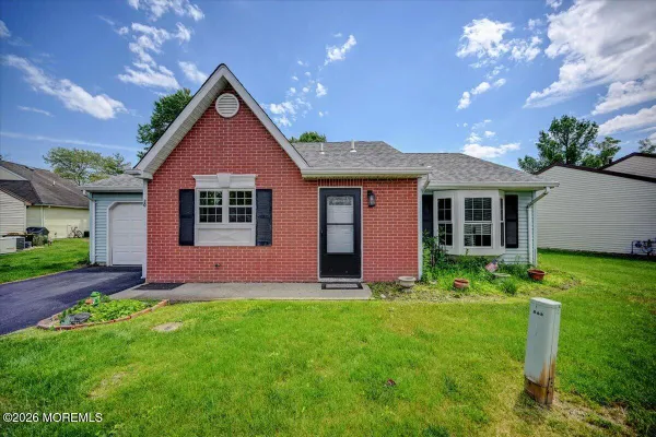 Property Slideshow image 2 of 34 | 20 jaffreyton close 1000, Freehold, NJ, 07728