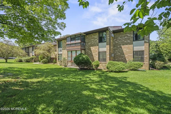 Property Slideshow image 2 of 26 | 78 overlook way e, Manalapan, NJ, 07726