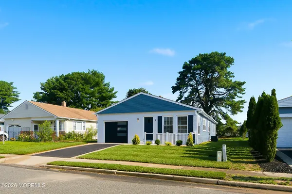 Property Slideshow image 3 of 45 | 4 pebble beach ct, Toms River, NJ, 08757