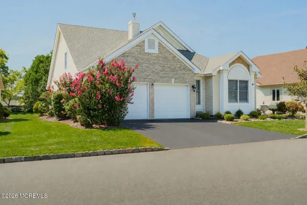 Property Slideshow image 2 of 41 | 28 brighton ct, Monroe, NJ, 08831