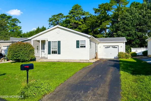 Property Slideshow image 2 of 31 | 99 oak ridge ln, Manahawkin, NJ, 08050