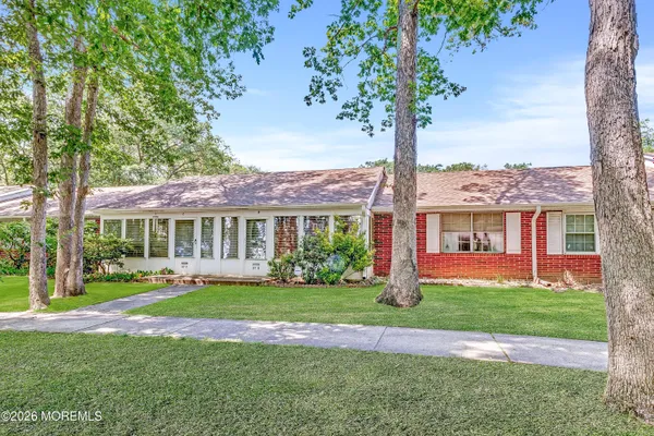 Property Slideshow image 2 of 11 | 37d cambridge ct 100, Lakewood, NJ, 08701
