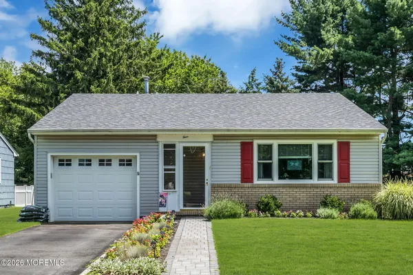 Property Slideshow image 2 of 24 | 4 basset dr, Toms River, NJ, 08757