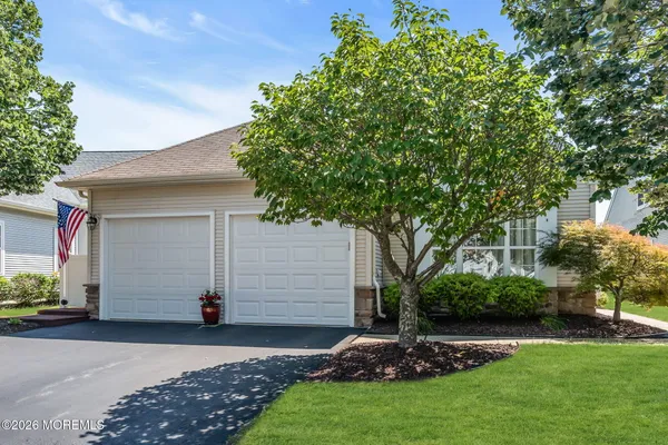 Property Slideshow image 3 of 85 | 41 rochford dr, Manchester, NJ, 08759