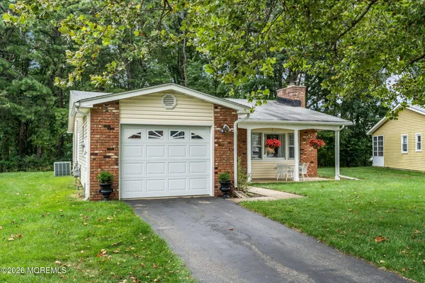 Property Slideshow image 3 of 25 | 167 courtshire dr, Brick, NJ, 08723
