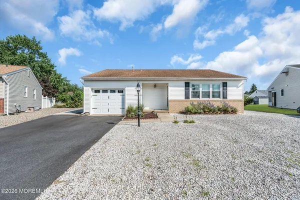 Property Slideshow image 2 of 58 | 17 wiltshire ct, Toms River, NJ, 08757