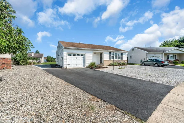 Property Slideshow image 3 of 58 | 17 wiltshire ct, Toms River, NJ, 08757
