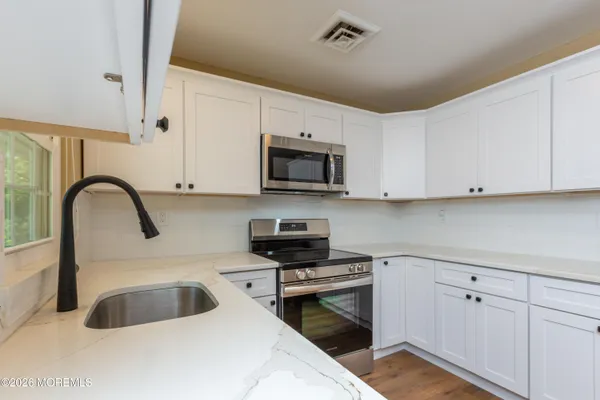Property Slideshow image 3 of 23 | 598b lake point dr, Lakewood, NJ, 08701