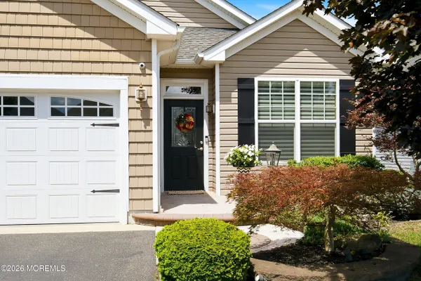 Property Slideshow image 2 of 51 | 29 heath ln, Jackson, NJ, 08527