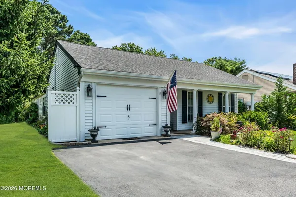 Property Slideshow image 2 of 62 | 6 twyford ln, Manchester, NJ, 08759