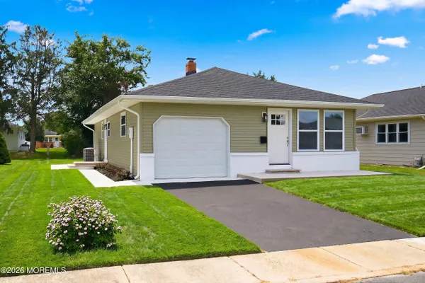 Property Slideshow image 2 of 52 | 7 frederiksted st, Toms River, NJ, 08757