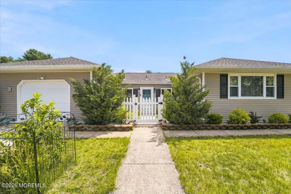 Property Slideshow image 2 of 35 | 20 le lamentin dr, Toms River, NJ, 08757