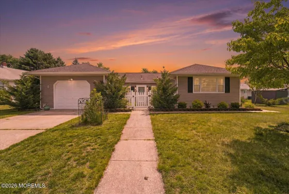Property Slideshow image 3 of 35 | 20 le lamentin dr, Toms River, NJ, 08757