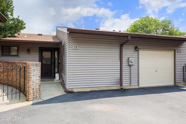 Property Slideshow image 2 of 68 | 52 eastport ct, Red Bank, NJ, 07701