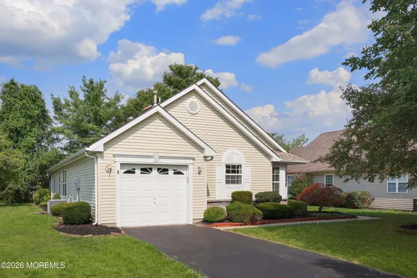 Property Slideshow image 3 of 34 | 2538 ridgemont ct, Toms River, NJ, 08755