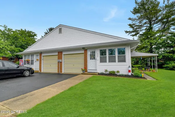 Property Slideshow image 2 of 31 | 523 lilac ln b>, Whiting, NJ, 08759