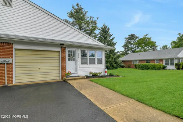 Property Slideshow image 3 of 31 | 523 lilac ln b>, Whiting, NJ, 08759