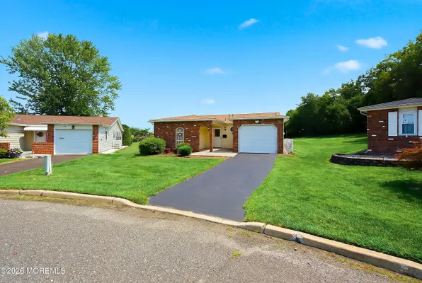 Property Slideshow image 2 of 36 | 16 longfellow ct, Brick, NJ, 08724