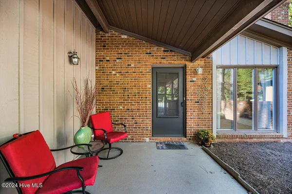 Property Slideshow image 2 of 37 | 201 bentwood ln, Southern Pines, NC, 28387
