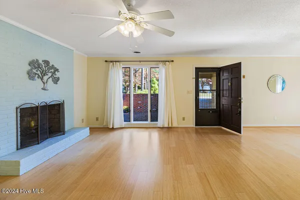 Property Slideshow image 3 of 37 | 201 bentwood ln, Southern Pines, NC, 28387