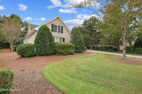 Property Slideshow image 3 of 53 | 527 windstar ln, Wilmington, NC, 28411