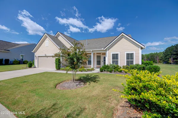 Property Slideshow image 3 of 69 | 821 broomsedge ter, Wilmington, NC, 28412